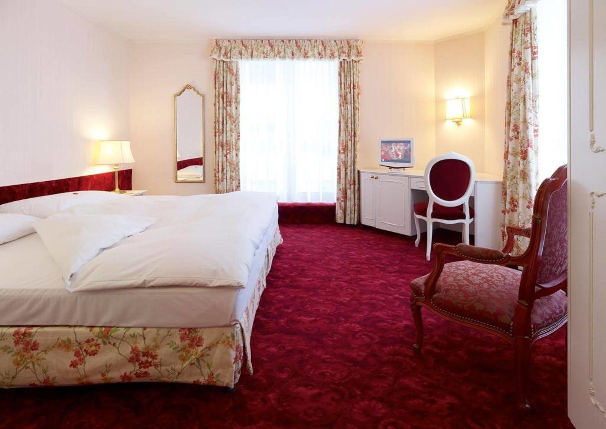 Hotel Mozart รอร์สชาช ภายนอก รูปภาพ