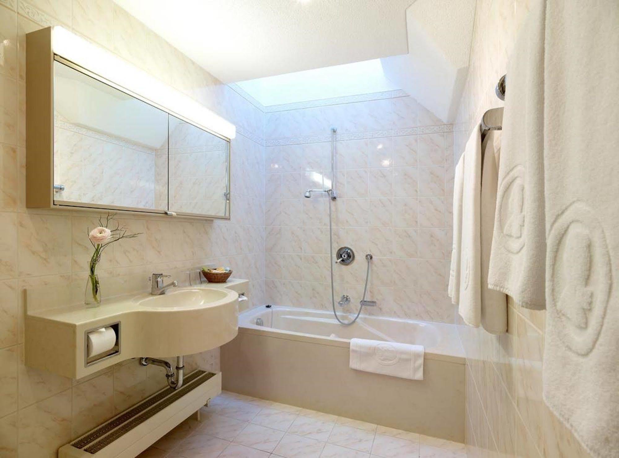 Hotel Mozart รอร์สชาช ภายนอก รูปภาพ